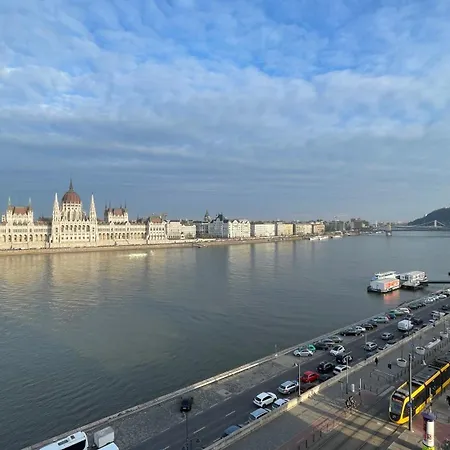 아파트 Stunning Balcony Parliament View
